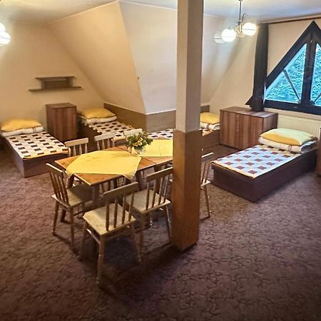 Hostel Miedzynarodowe Schronisko Mlodziezowe Ptsm Szarotka Zakopane Exterior foto