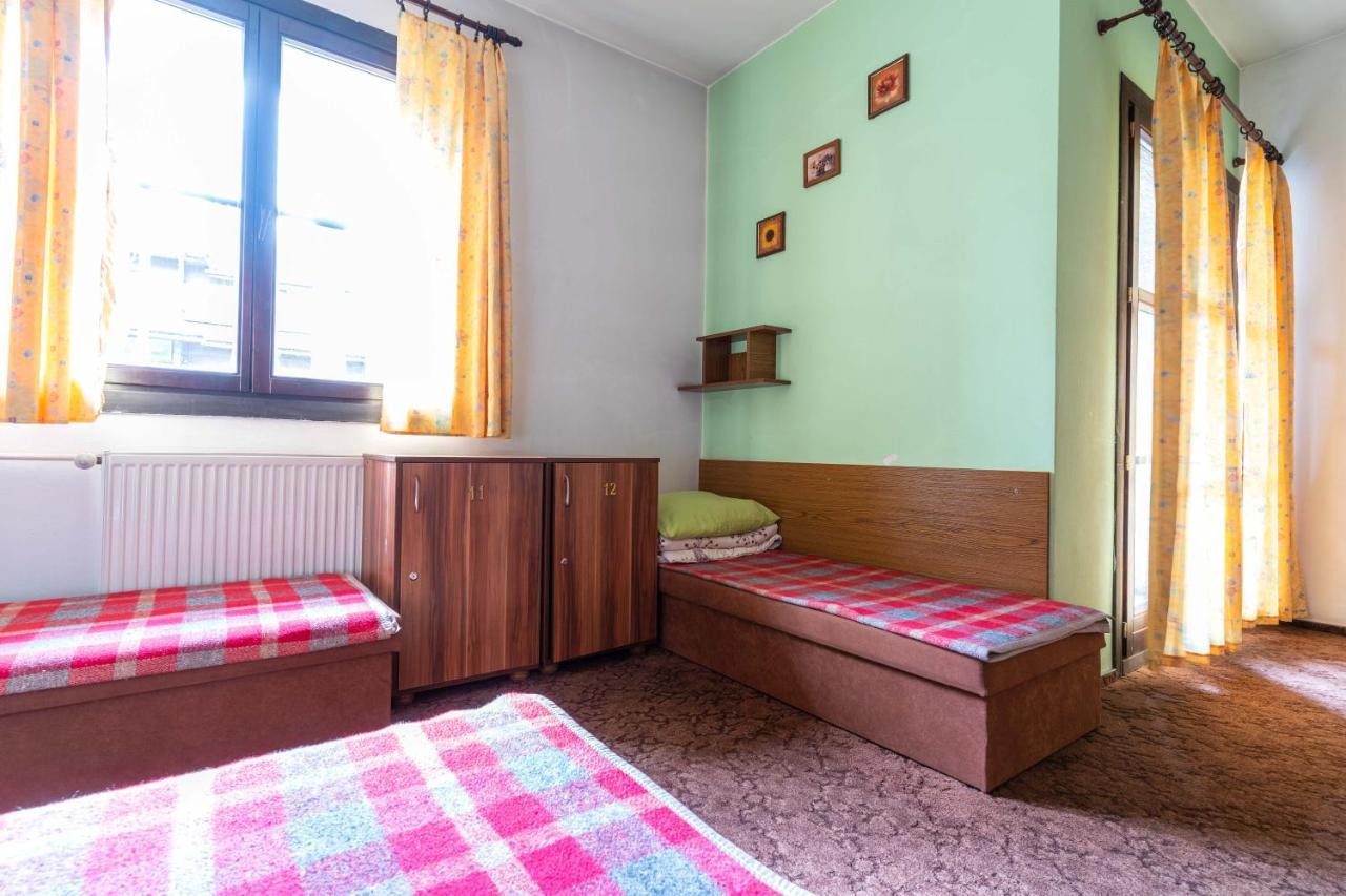 Hostel Miedzynarodowe Schronisko Mlodziezowe Ptsm Szarotka Zakopane Exterior foto